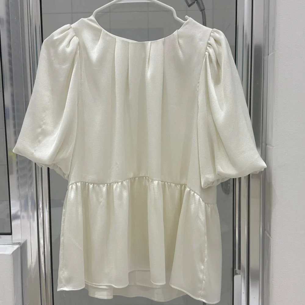 Lilly Pulitzer Blakelynn Elbow Sleeve Top Coconut White puff sleeves top size 6 - Picture 8 of 9